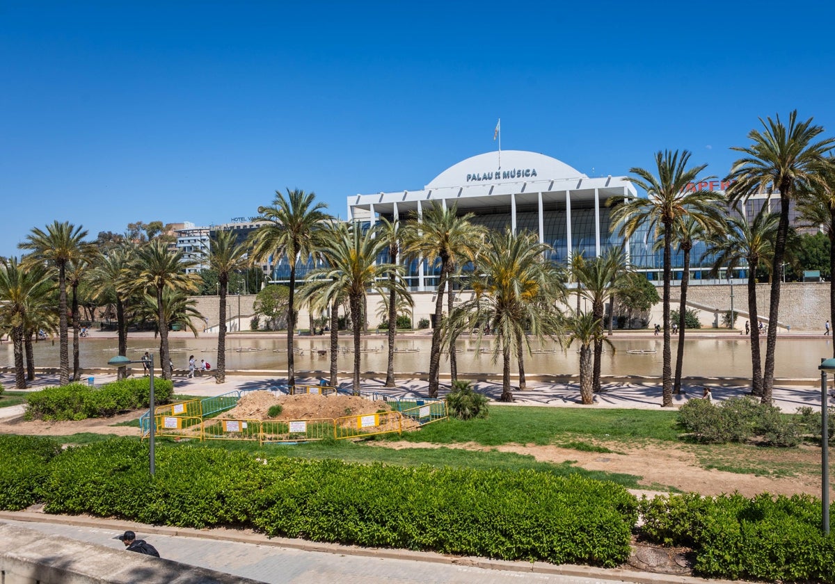 Obras de canalización del agua en el jardín del Turia.