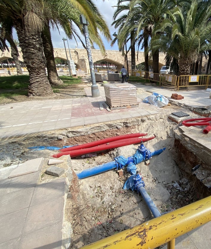 Imagen secundaria 2 - Zanjas, y zona de acopio de material.