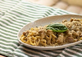 El cremoso tagliatelle con crema di parmigiano, porcini e salsiccia de A' Napule