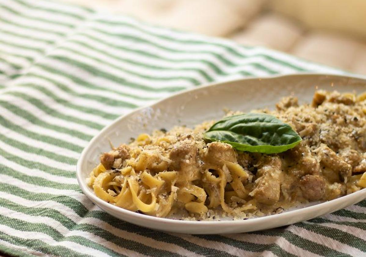 El cremoso tagliatelle con crema di parmigiano, porcini e salsiccia de A' Napule