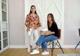 Ángela Martín y Alicia López-Ulloa, con zapatillas MU The Brand.