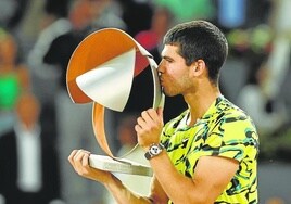 Alcaraz, tras sel campeón del torneo en 2023.