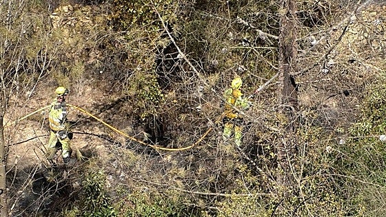 Los bomberos dan por controlado el incendio de Tàrbena tras arder 670 hectáreas
