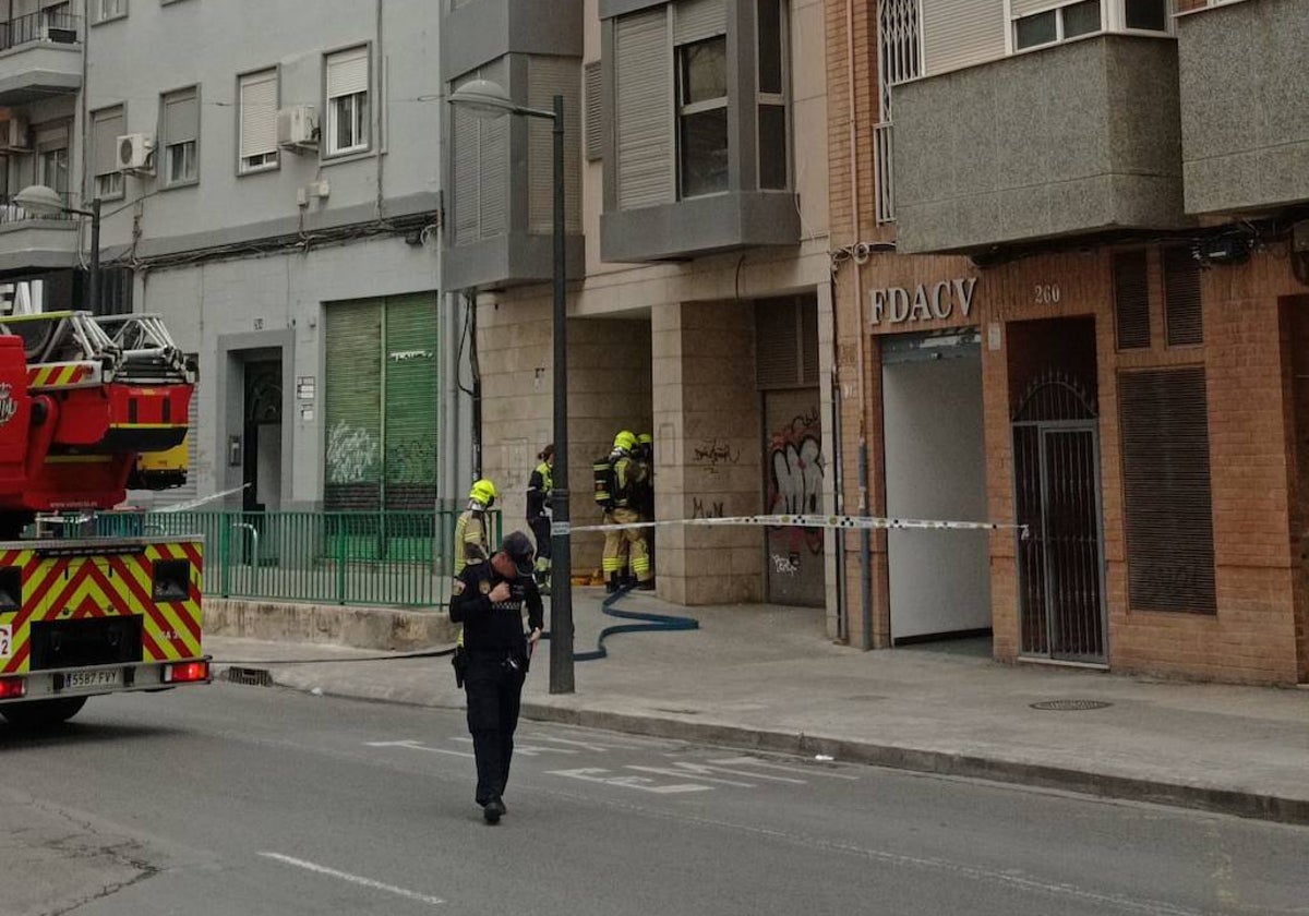 El incendio en la finca 'okupa' de Orriols.