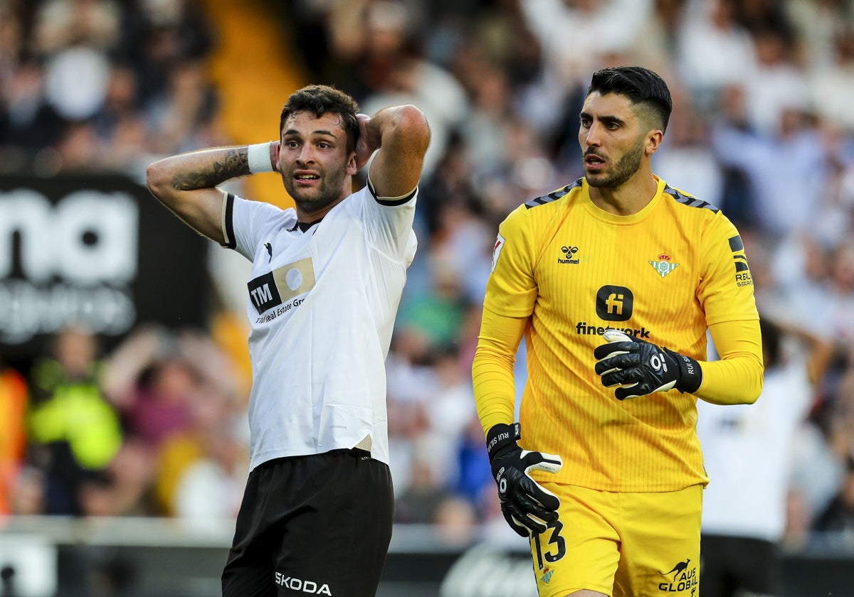 Hugo Duro y Rui Silva, durante el encuentro del sábado en Mestalla.