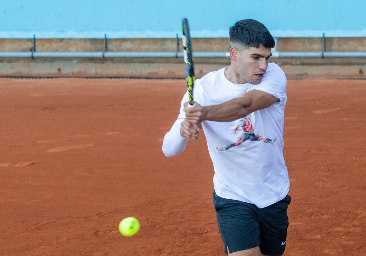 Carlos Alcaraz entrena en Madrid.