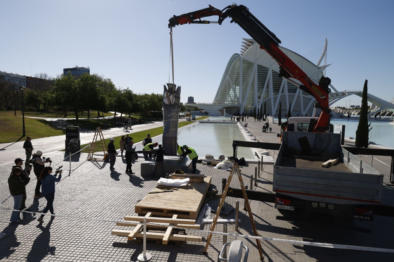 Monumentales esculturas en mármol y bronce llegan a Valencia