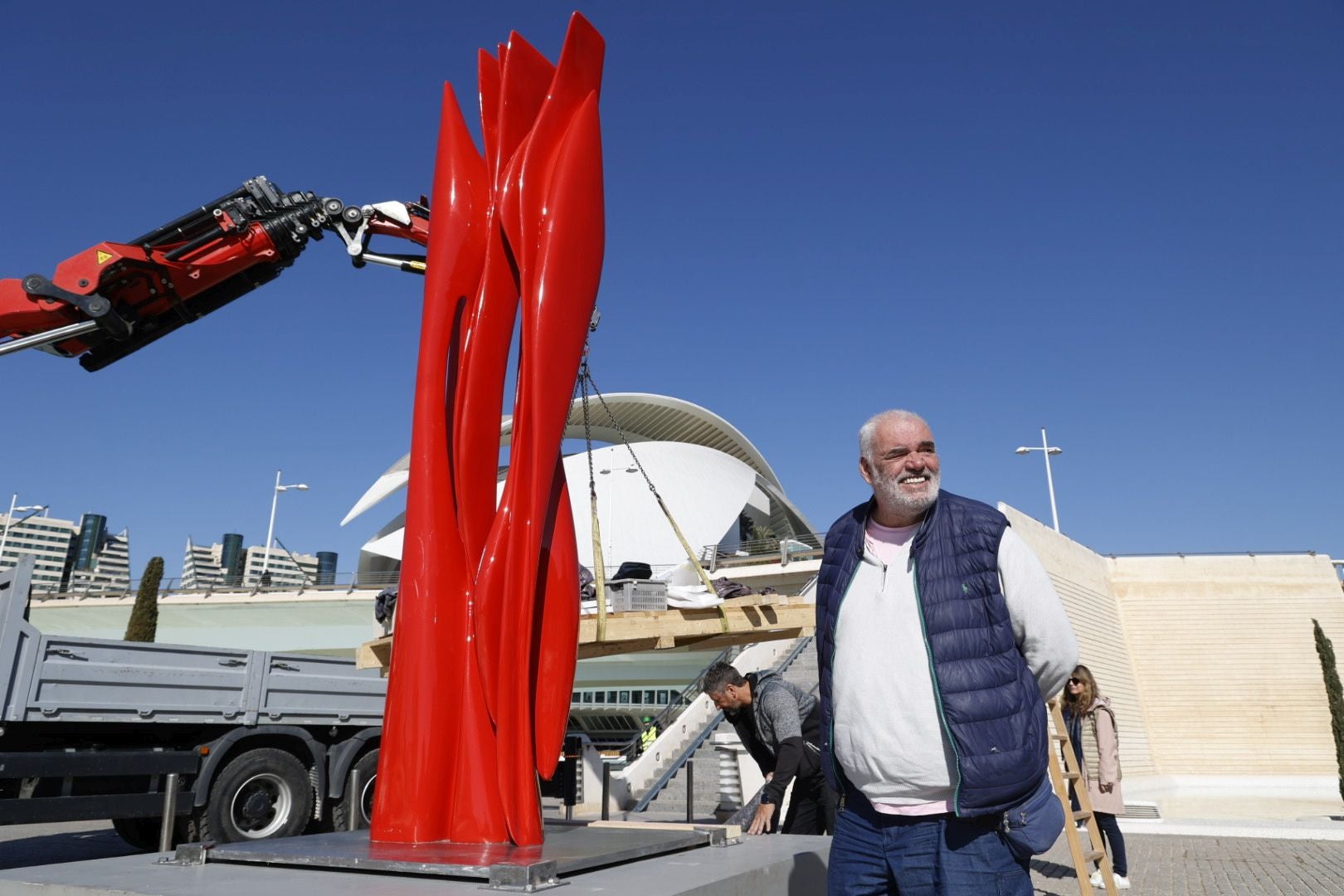 Monumentales esculturas en mármol y bronce llegan a Valencia