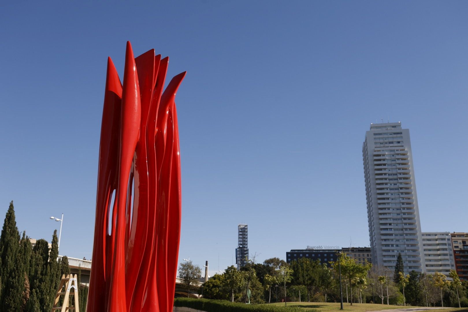 Monumentales esculturas en mármol y bronce llegan a Valencia