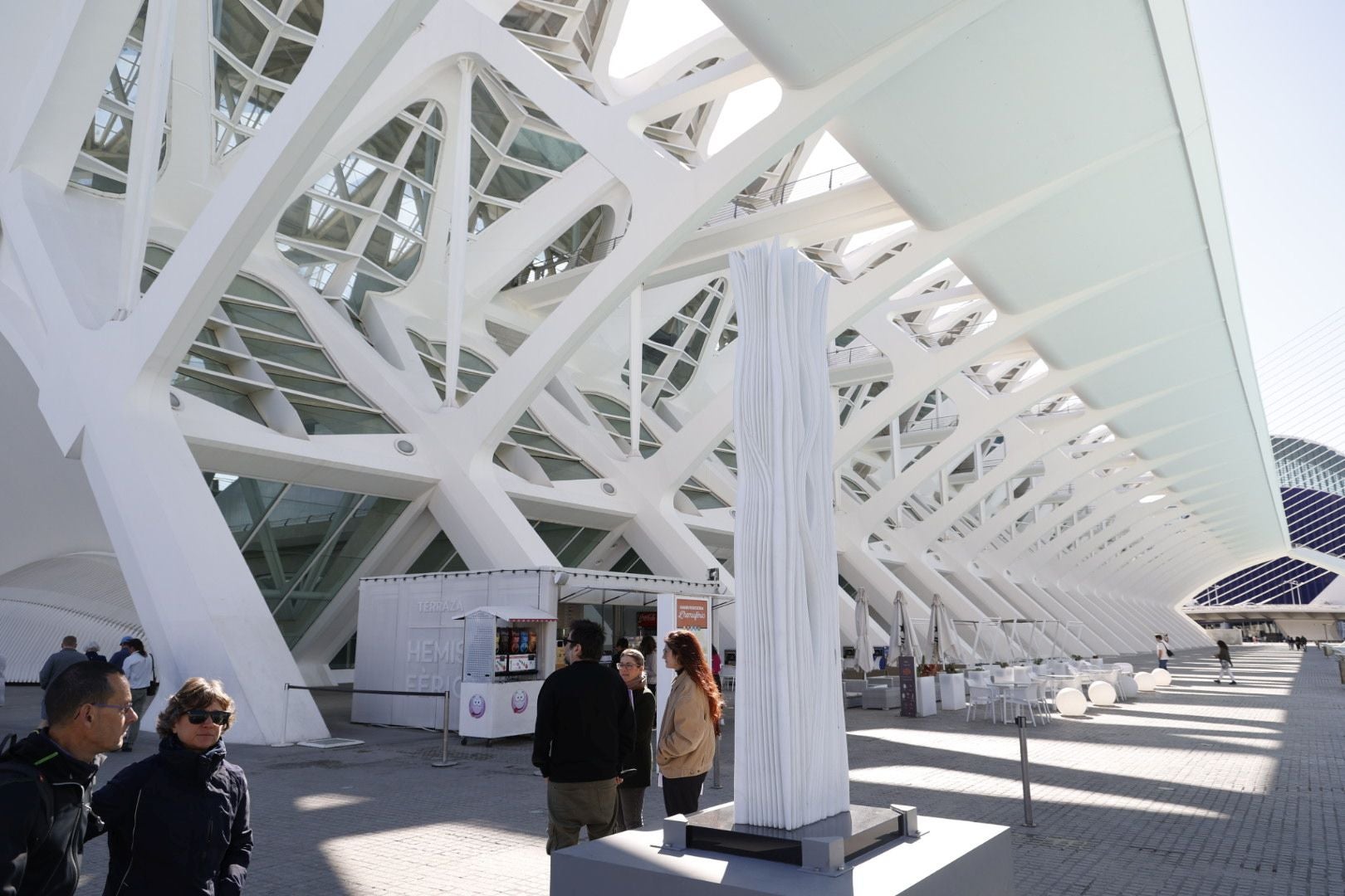 Monumentales esculturas en mármol y bronce llegan a Valencia