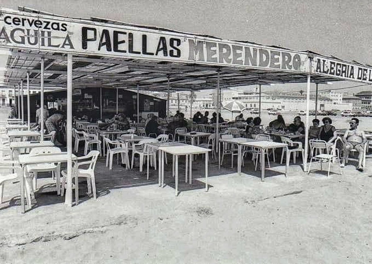 Imagen secundaria 1 - Antiguos merenderos de La Murciana y La Alegría de la Huerta y restaurante la Murciana, en el paso marítimo.