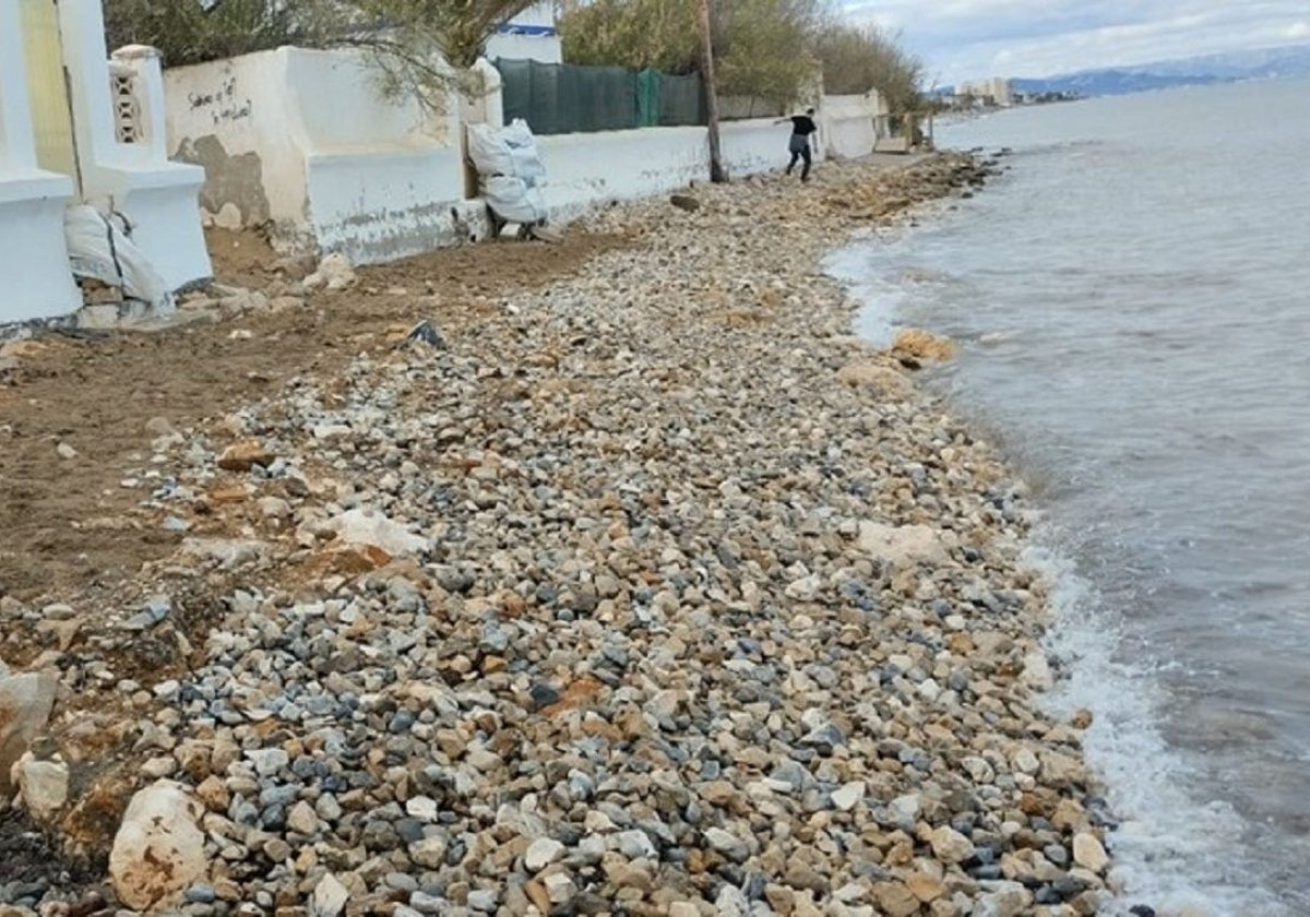 Aspecto que presenta la playa Blay Beach, en Dénia.