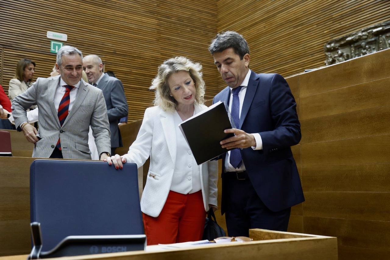 Sesión de control a Mazón en Les Corts este miércoles, en imágenes