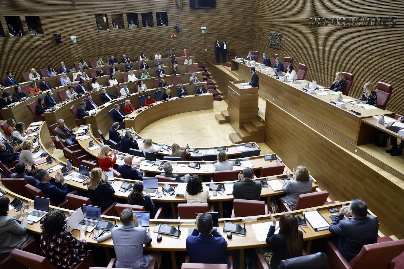 Sesión de control a Mazón en Les Corts este miércoles, en imágenes