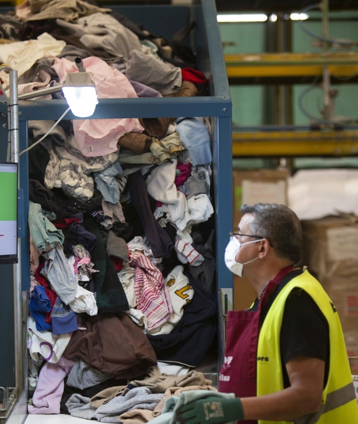 Imagen secundaria 2 - Los reyes de la ropa reciclada