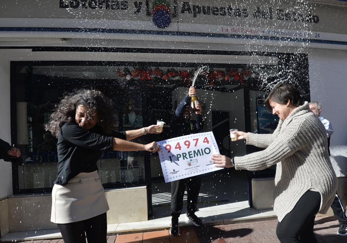 Celebración de un premio de Loterías y Apuestas del Estado, en una imagen de archivo.