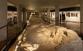 Parte de la muralla medieval de Valencia, en la sala Pinazo del IVAM.