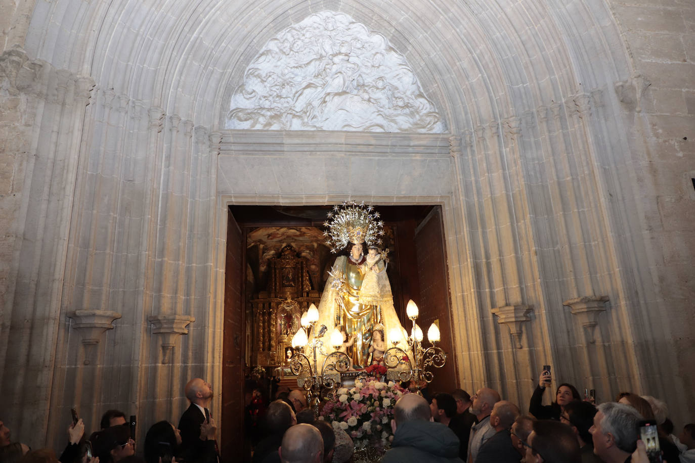 Fotos de la imagen peregrina de la Virgen de los Desamparados en San Nicolás