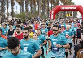 Miles de corredores han disfrutado con la 15K Valencia Abierta al Mar.