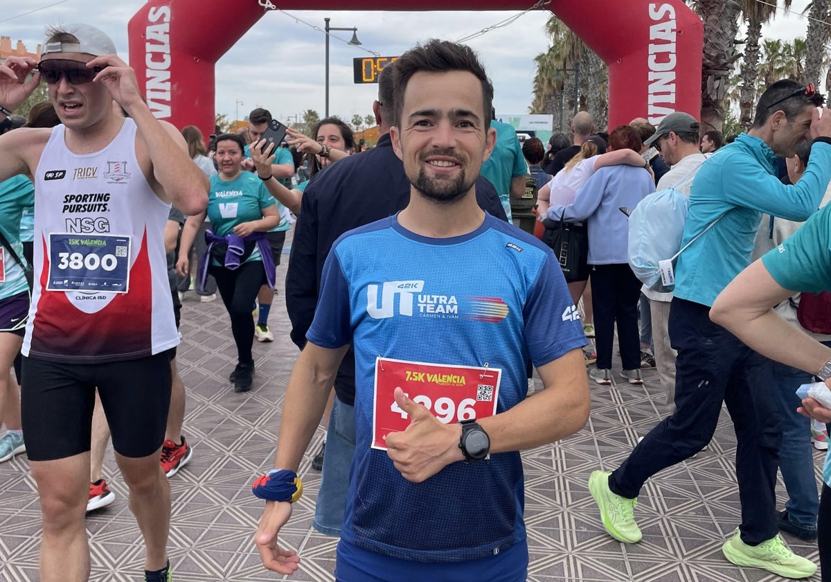 Iván Penalba, sonriente tras acabar la 7,5K paralela a la 15K Valencia Abierta al Mar.