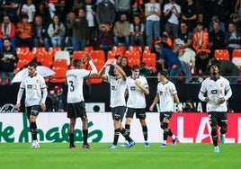 Mosquera, Javi Guerra y Diego López, algunos de los jóvenes del Valencia.