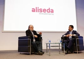 Niño Becerra (izquierda), durante la charla de este lunes.