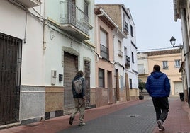 Vista general de la casa en la que fue hallada muerta la víctima con signos de violencia.