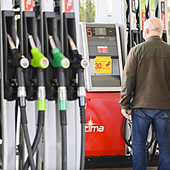 Así va a cambiar el precio del diésel y la gasolina en mayo según un importante experto
