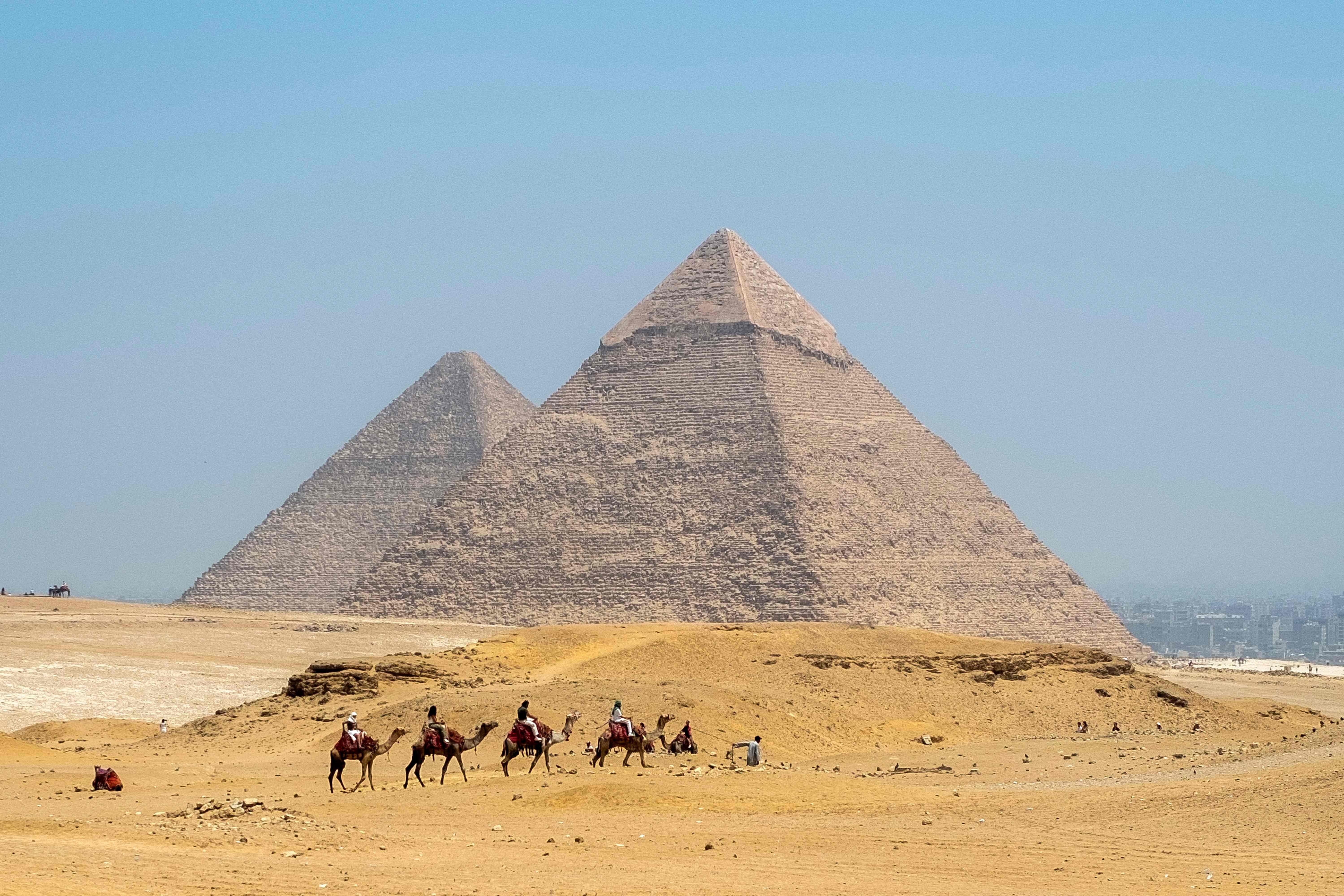 Las pirámides de Giza se preparan para la llegada de turistas