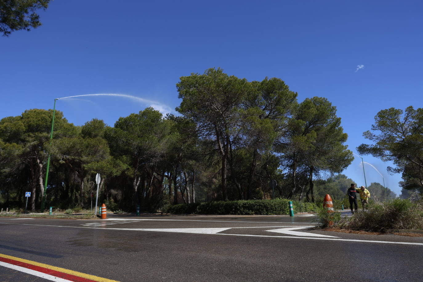 Valencia activa los ocho primeros cañones antiincendios en El Saler