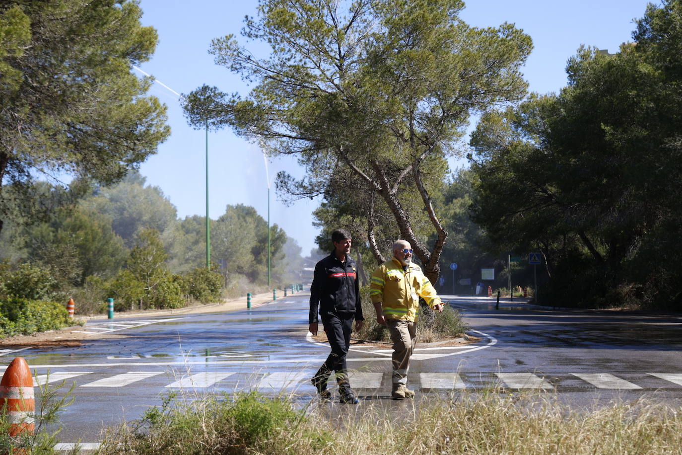 Valencia activa los ocho primeros cañones antiincendios en El Saler