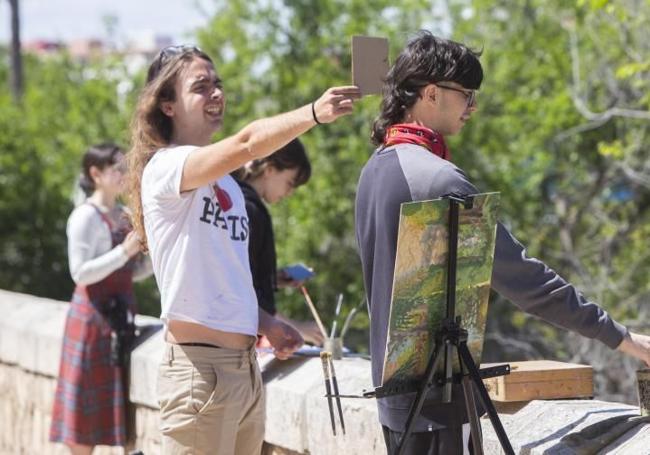 Un alumno durante la práctica de Paisaje