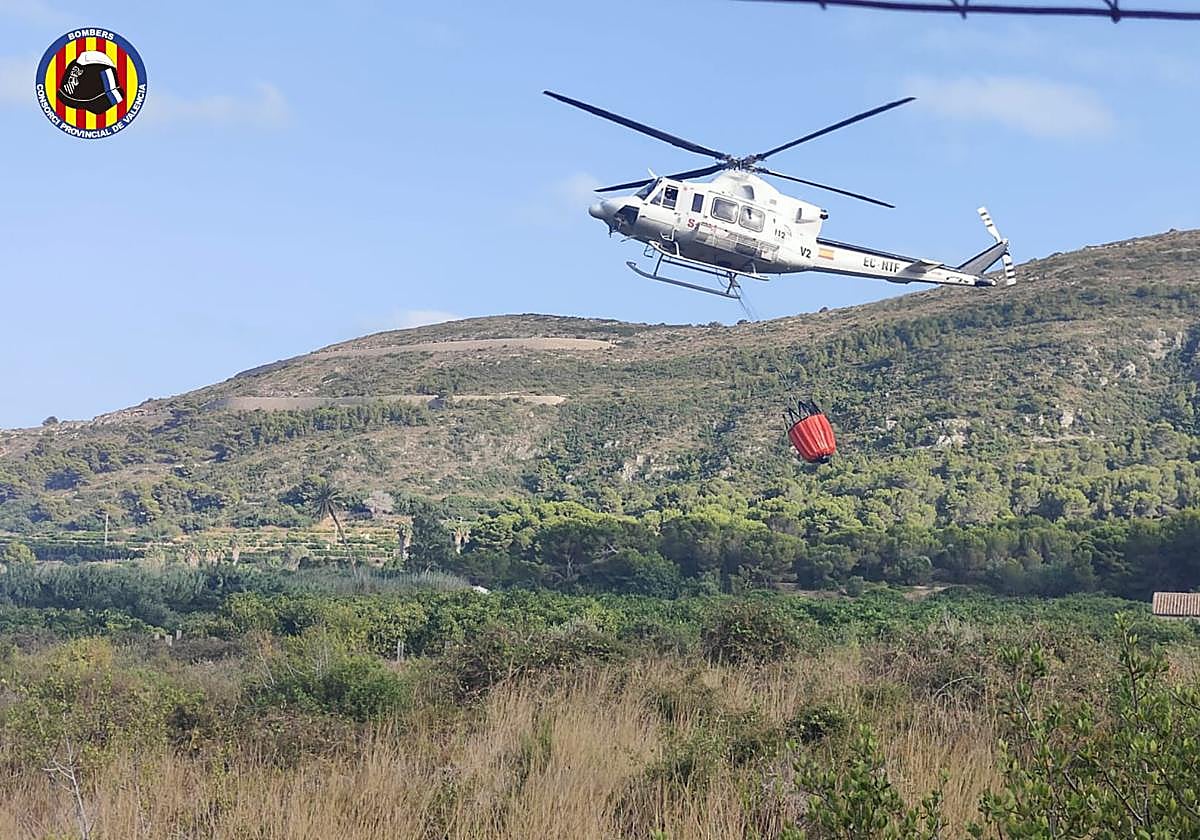 Medios aéreos trabajando en otro incendio.