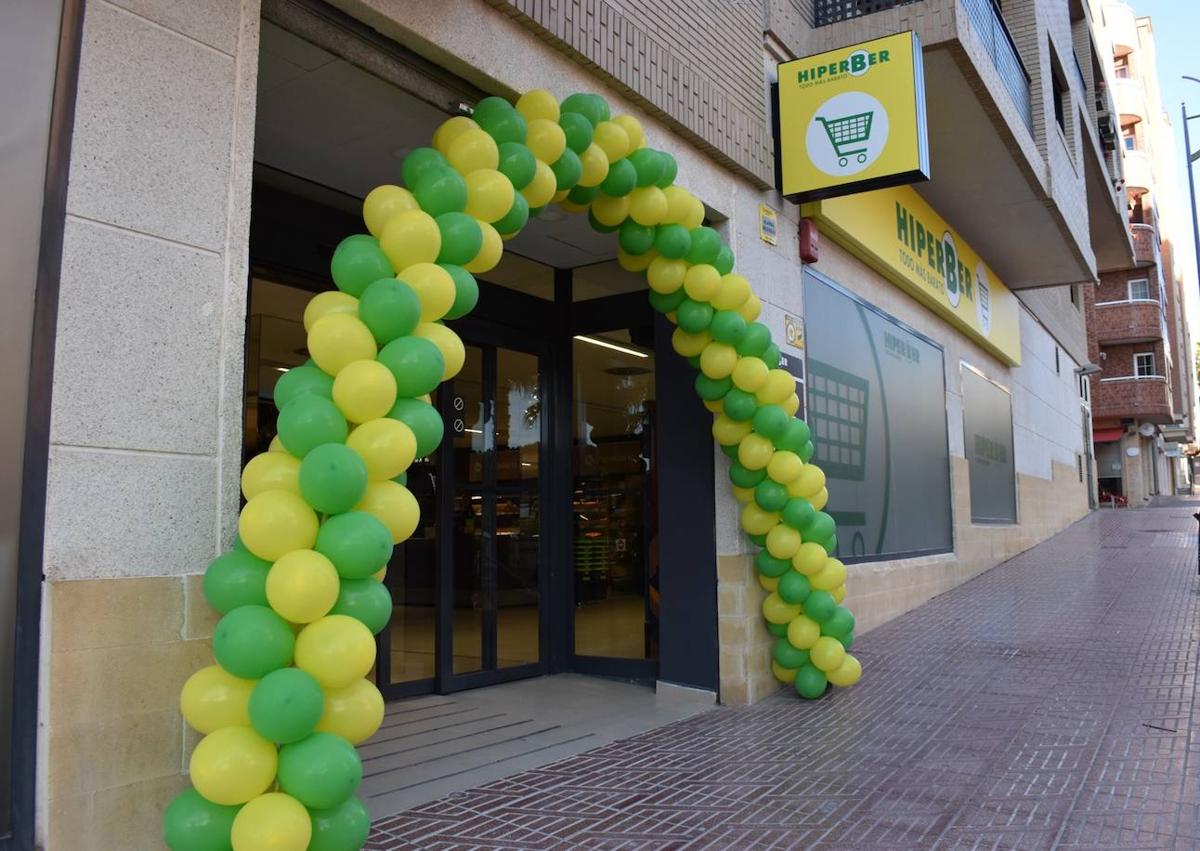 Imagen secundaria 1 - La nueva cadena de supermercados que acaba de abrir dos locales en Valencia