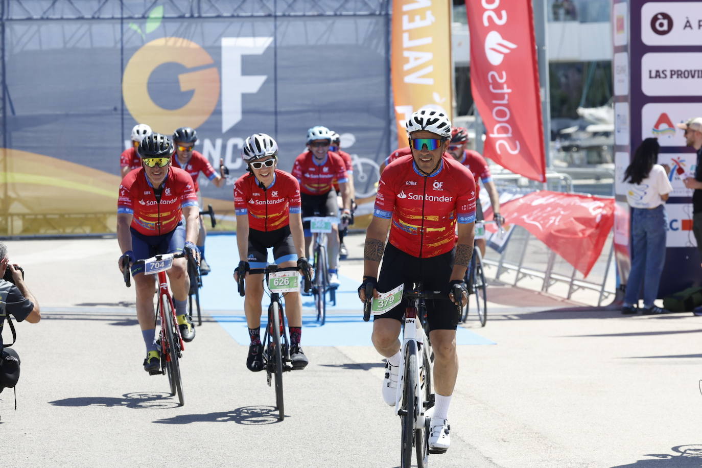 El Gran Fondo inunda la Marina de Senyeras con cientos de ciclistas