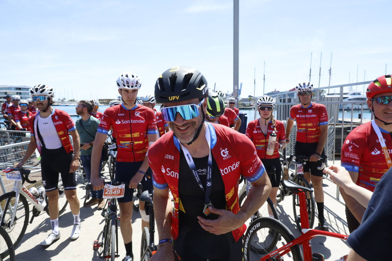 El Gran Fondo inunda la Marina de Senyeras con cientos de ciclistas