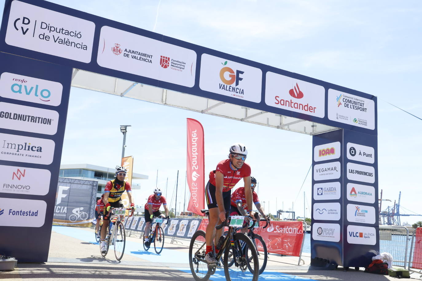 El Gran Fondo inunda la Marina de Senyeras con cientos de ciclistas