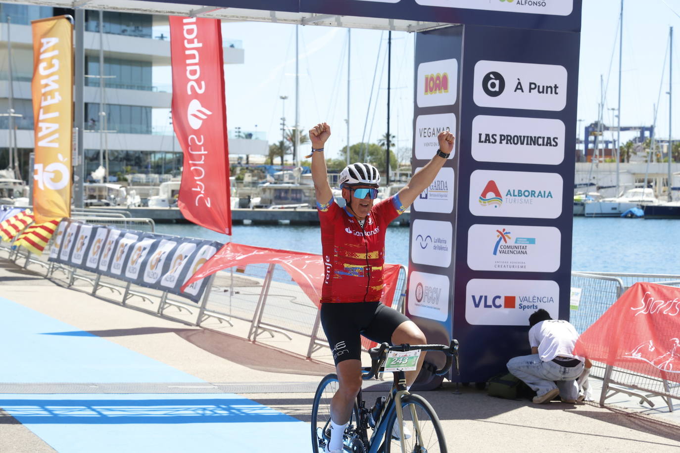 El Gran Fondo inunda la Marina de Senyeras con cientos de ciclistas