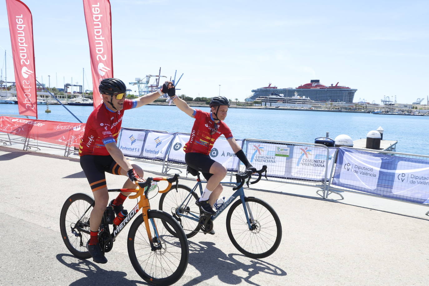 El Gran Fondo inunda la Marina de Senyeras con cientos de ciclistas