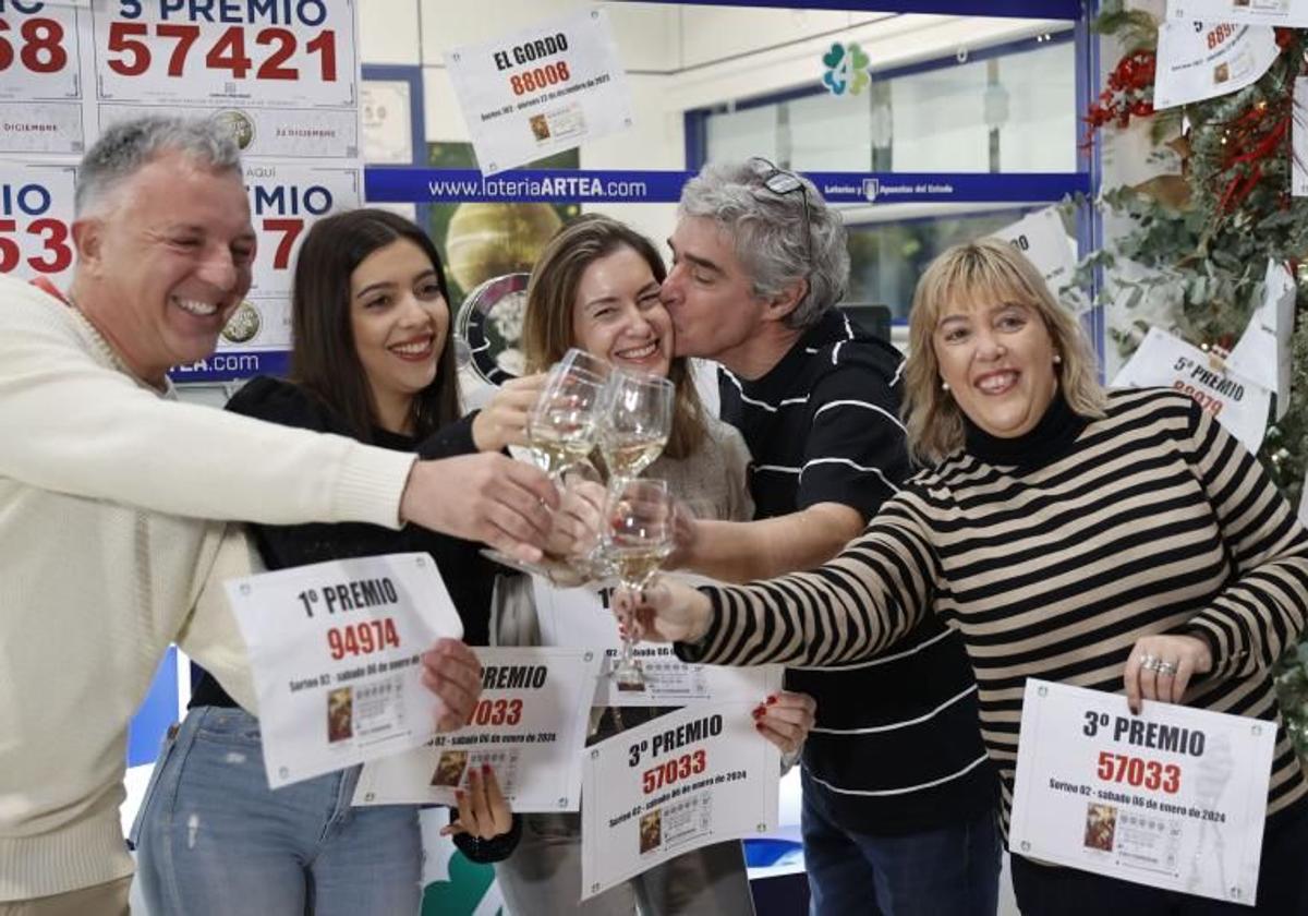 El Sorteo Extraordinario Día de la Madre 2024 de Lotería Nacional de los 15 millones toca en dos localidades