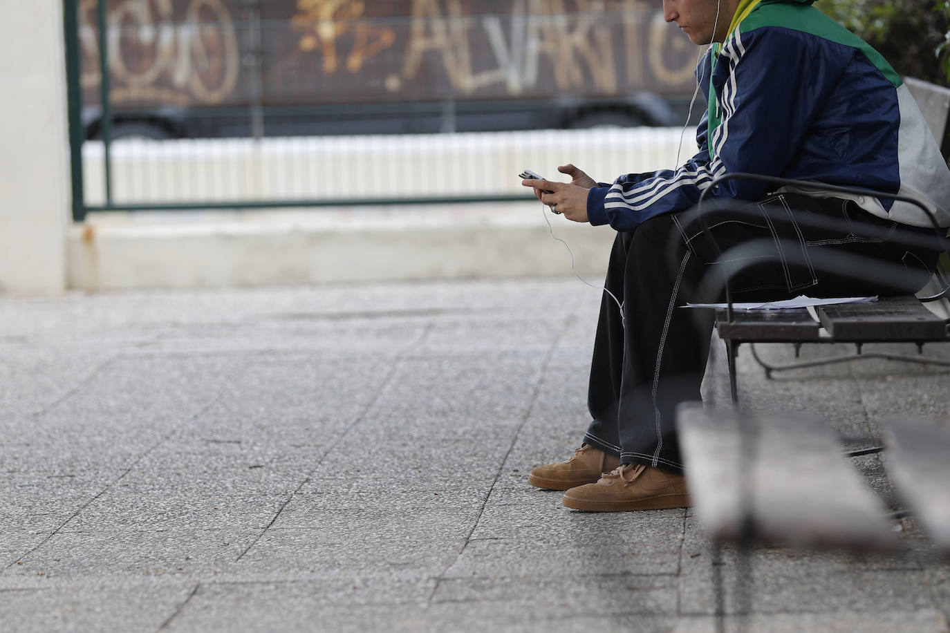 Prohibido desde este lunes el uso del móvil en los centros educativos no universitarios de la Comunitat