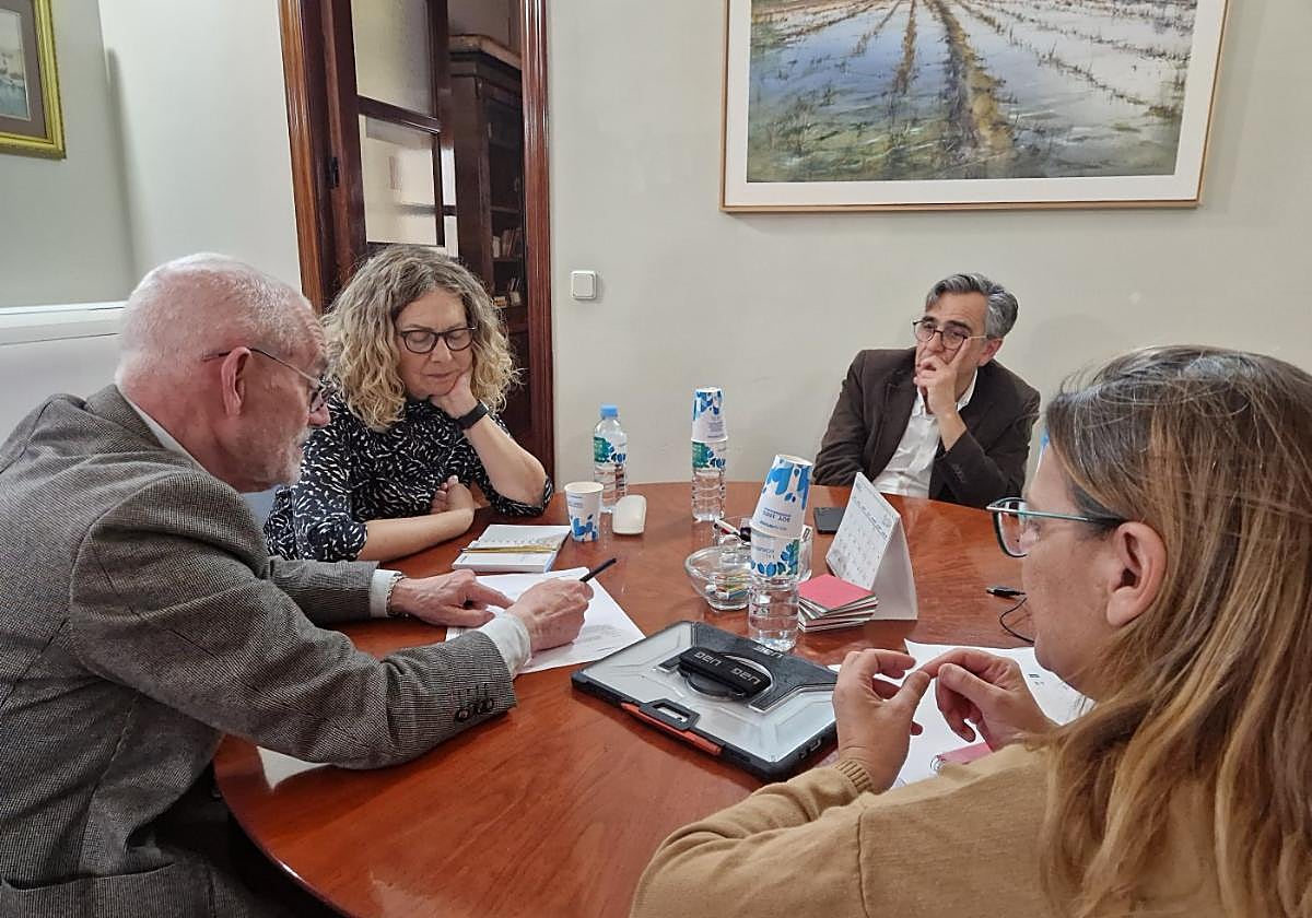 Reunión del alcalde con representantes de Sanidad.