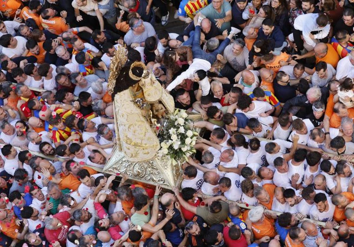 Traslado de la Virgen de los Desamparados.