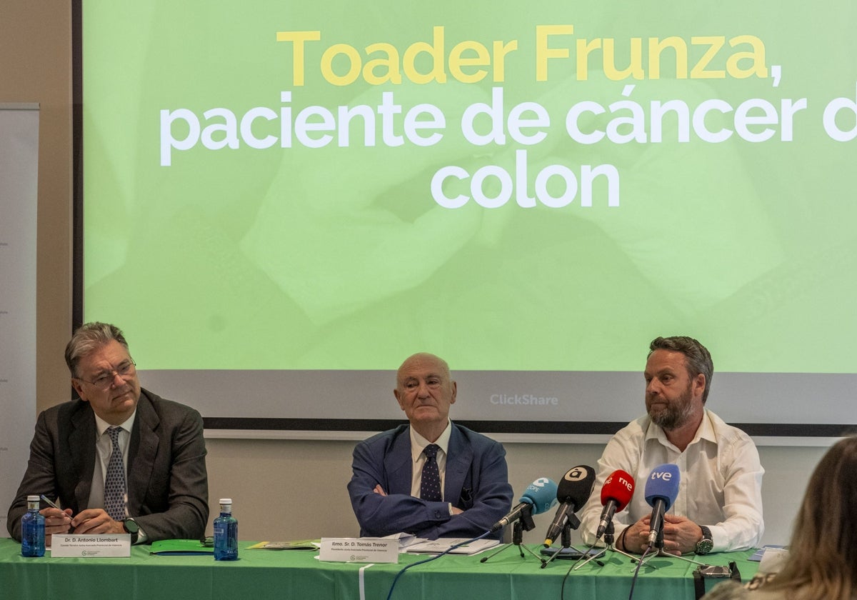 Llombart, Trenor y Frunza, en la sede de la asociación en Valencia.