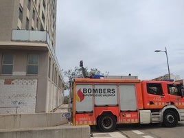 Bomberos de Alzira en un servicio.