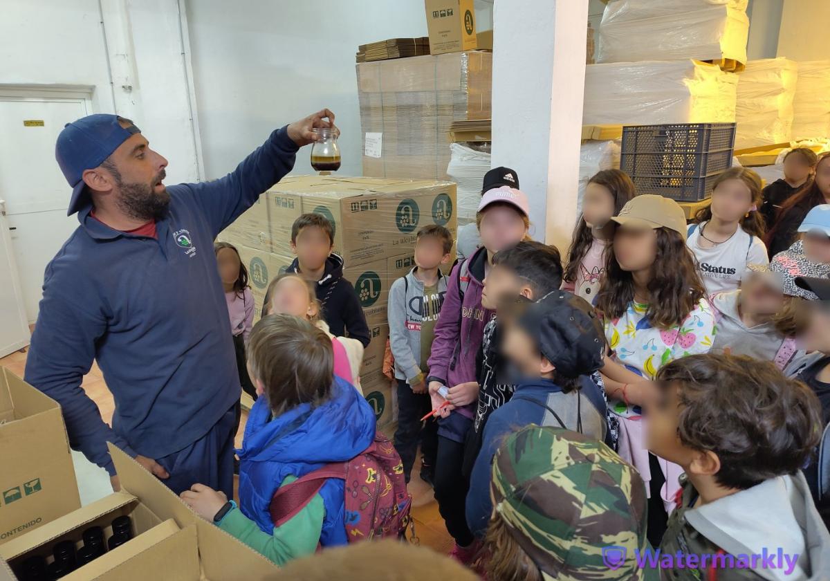 Alumnos del CEIP Sara Fernández durante la visita.