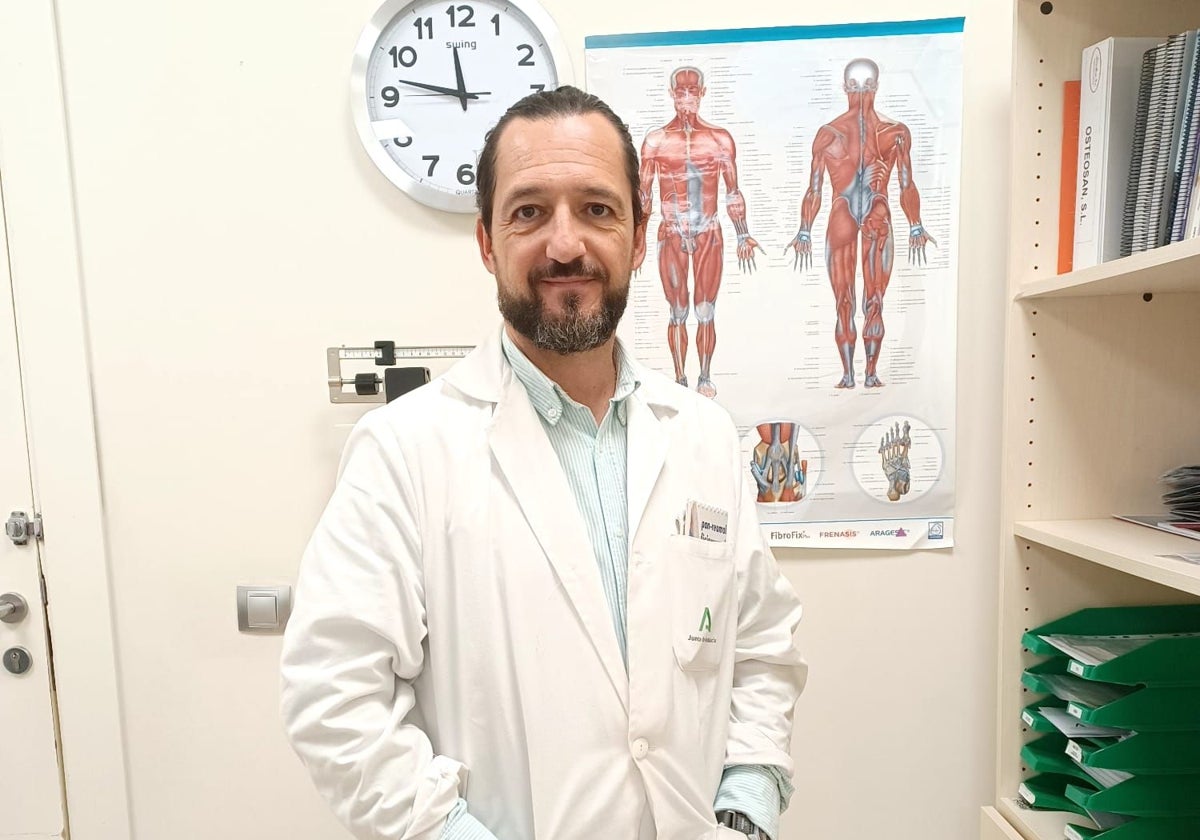 El doctor José Luis Castilla, especialista en Medicina Física y Rehabilitación.