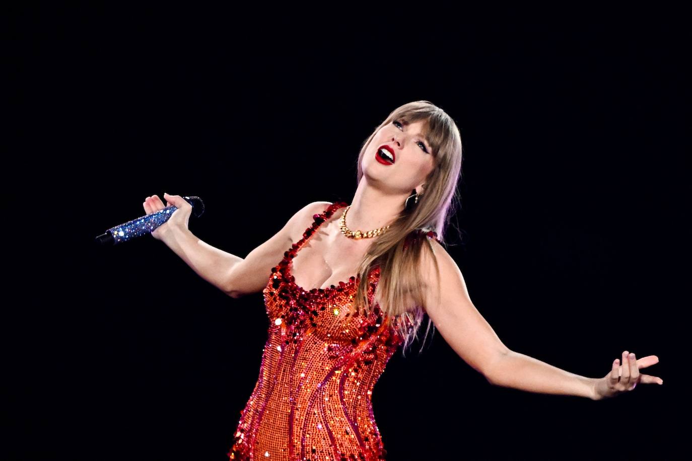 Taylor Swift revoluciona París con el primer concierto de su gira europea