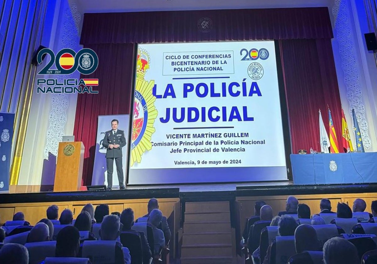 Un momento de la ponencia celebrada en el Ateneo Mercantil.