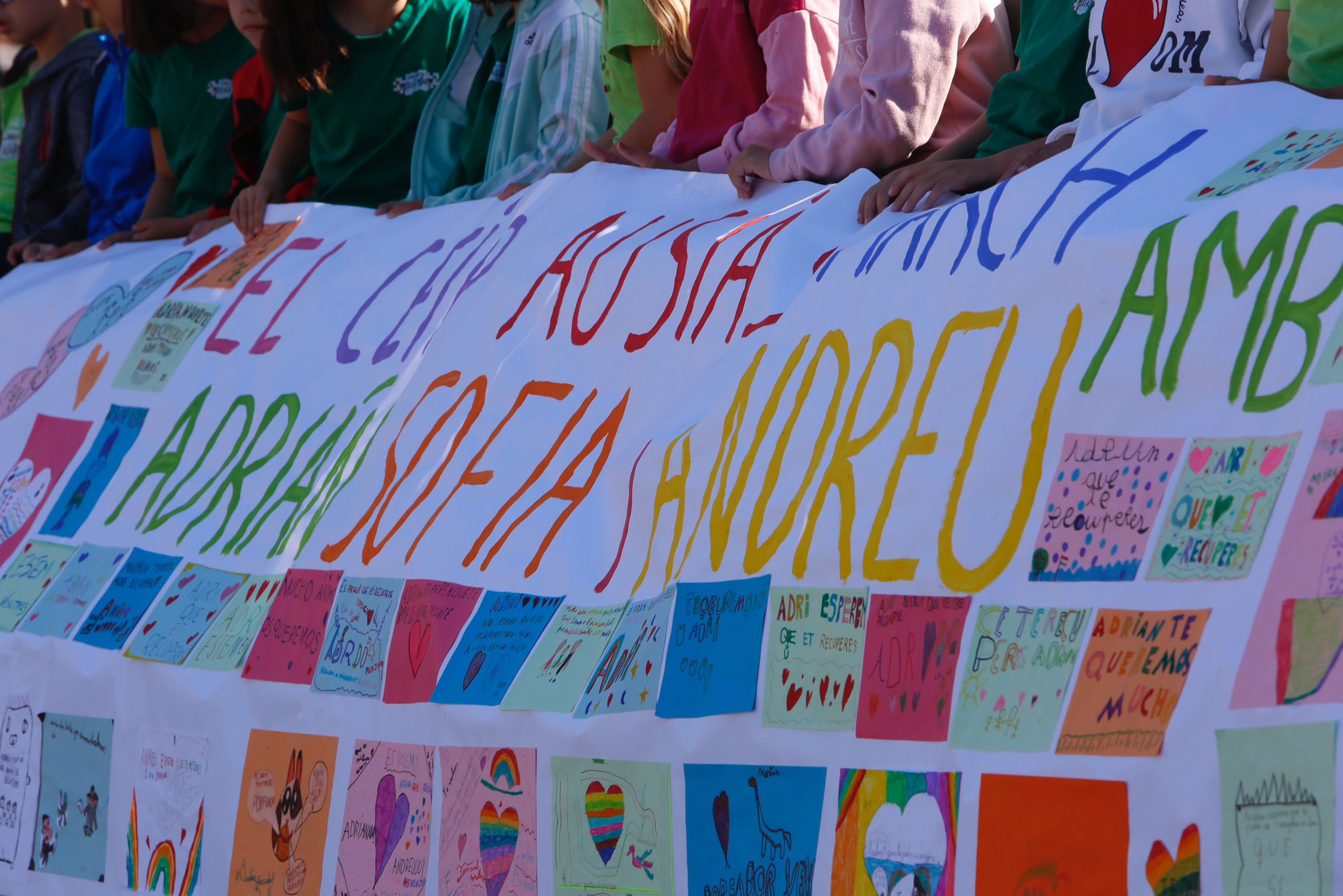 Concentración en el colegio del hijo del vecino de Alzira.